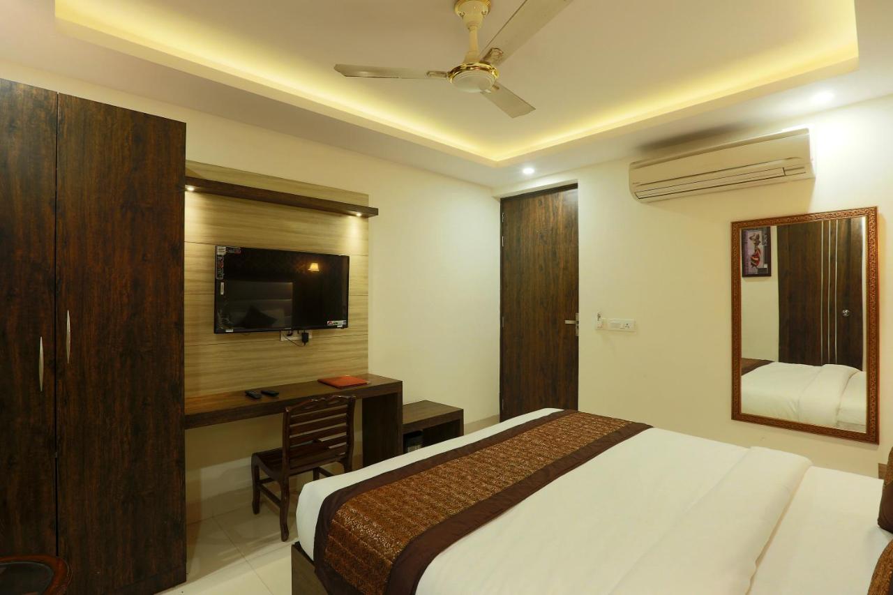 Hotel Classic Нью-Дели Экстерьер фото